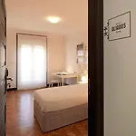 Uporto House Guest house *
