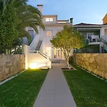 Uporto House *