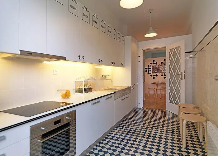 Uporto House בית הארחה